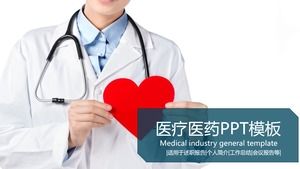 Modelo de PPT do resumo do trabalho do médico com amor vermelho na mão