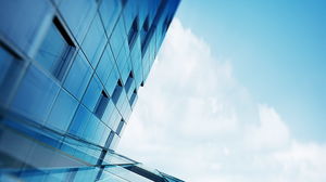 Imagem de fundo PPT do prédio de escritórios sob céu azul e nuvens brancas