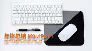 Latar belakang keyboard putih segar rencana kerja ppt tahun baru