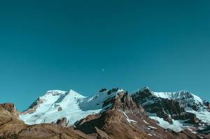 雪山峰自然风光PPT背景图片