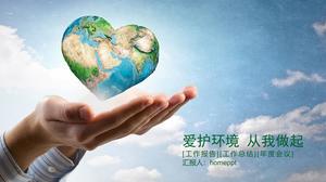 Umweltschutz-PPT-Schablone mit Liebe, die grünen Erdhintergrund hochhält