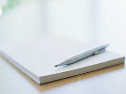 圆珠笔笔记本优雅风格纸ppt模板