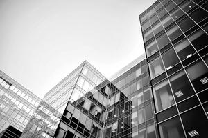 黑色和白色的现代商务大楼PPT背景图片