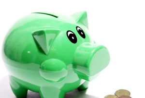 Inventa o dinheiro perto do PowerPoint Piggy Bank
